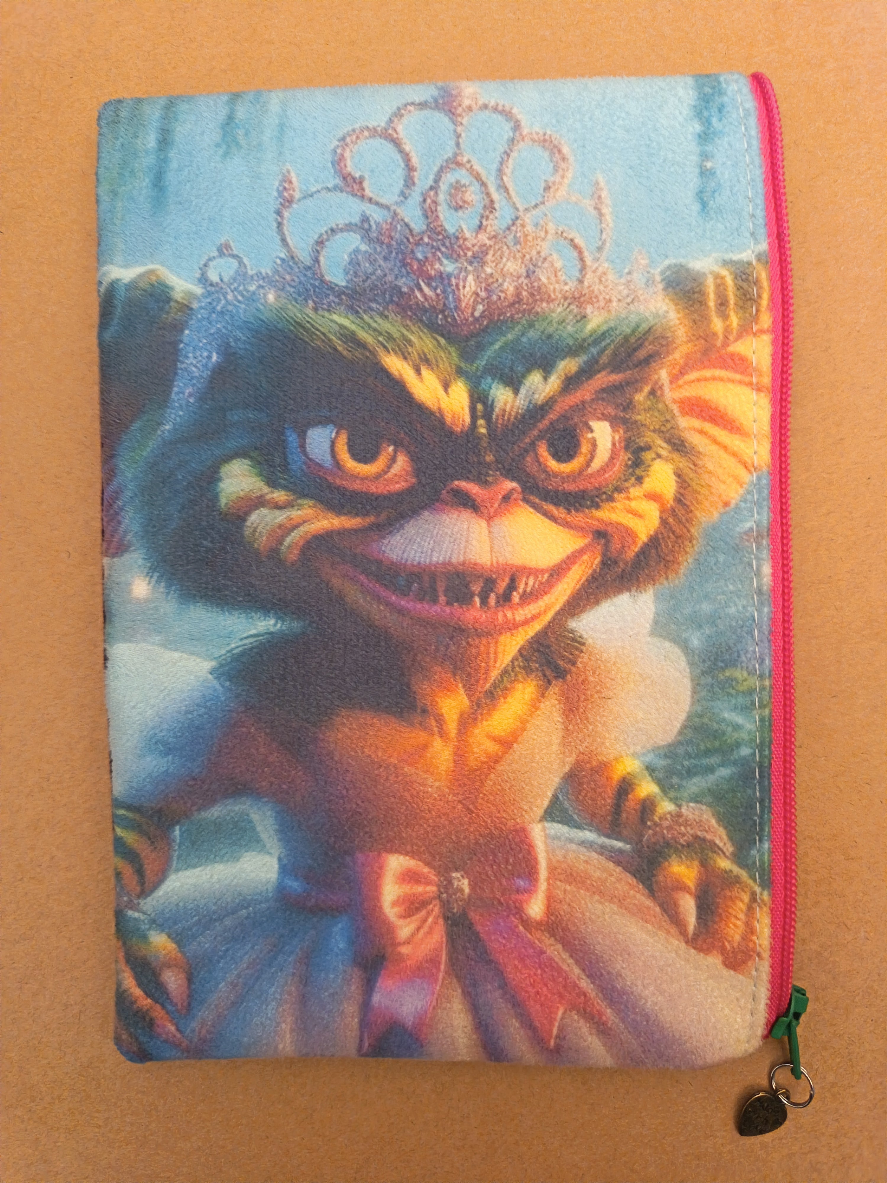 ✨ Pochette illustrée – Pièce unique faite main  GREMLINS PRINCESSE