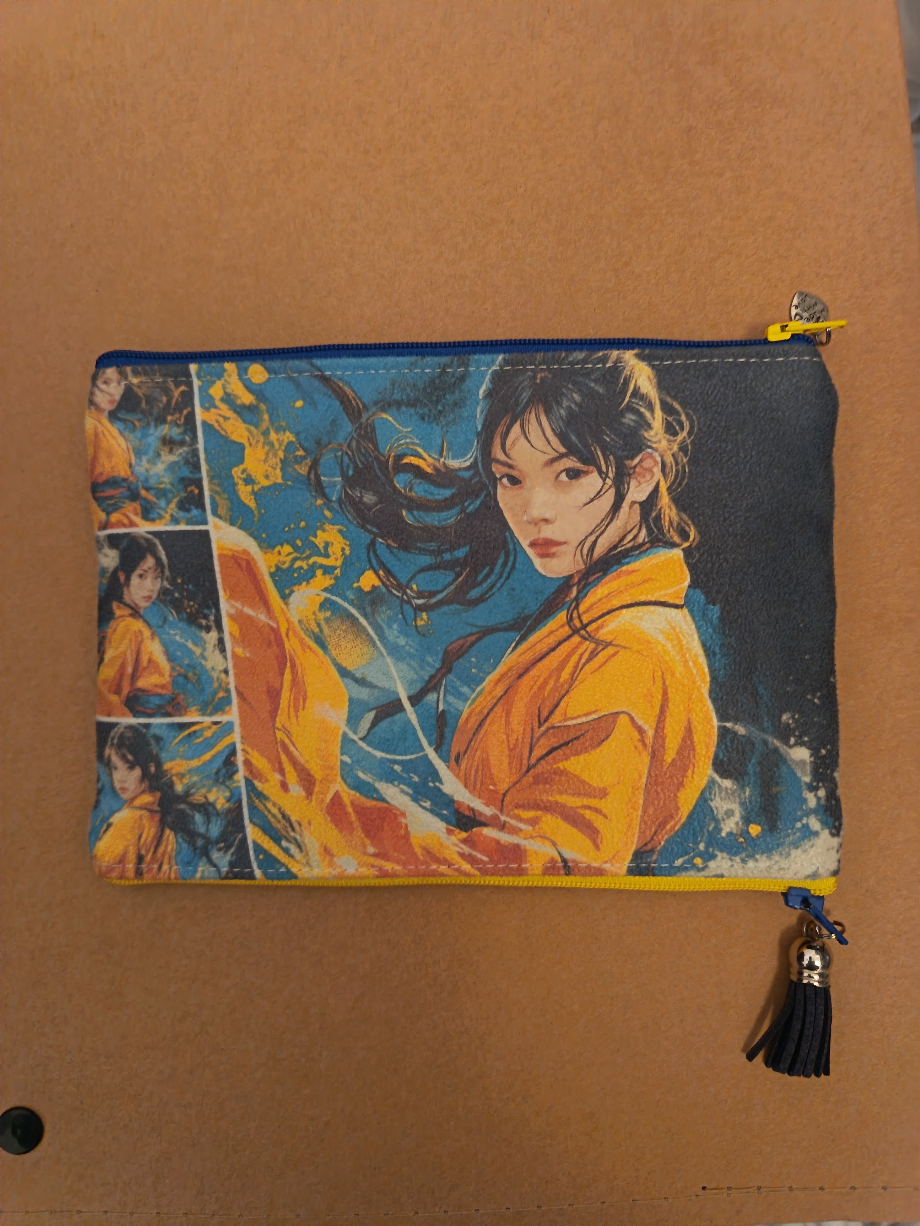 ✨ Pochette illustrée – Pièce unique faite main  ONNA-BUGEISHA