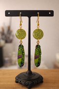 Boucles d’oreilles “Plume Jungle Pailletée”