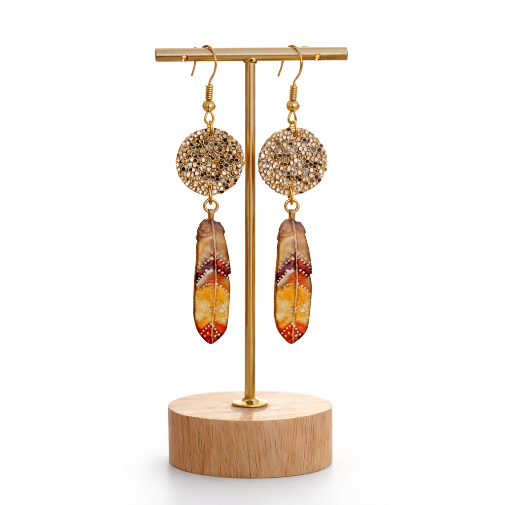 Boucles d’oreilles dorées pailletées & plumes – Bijou bohème fait main