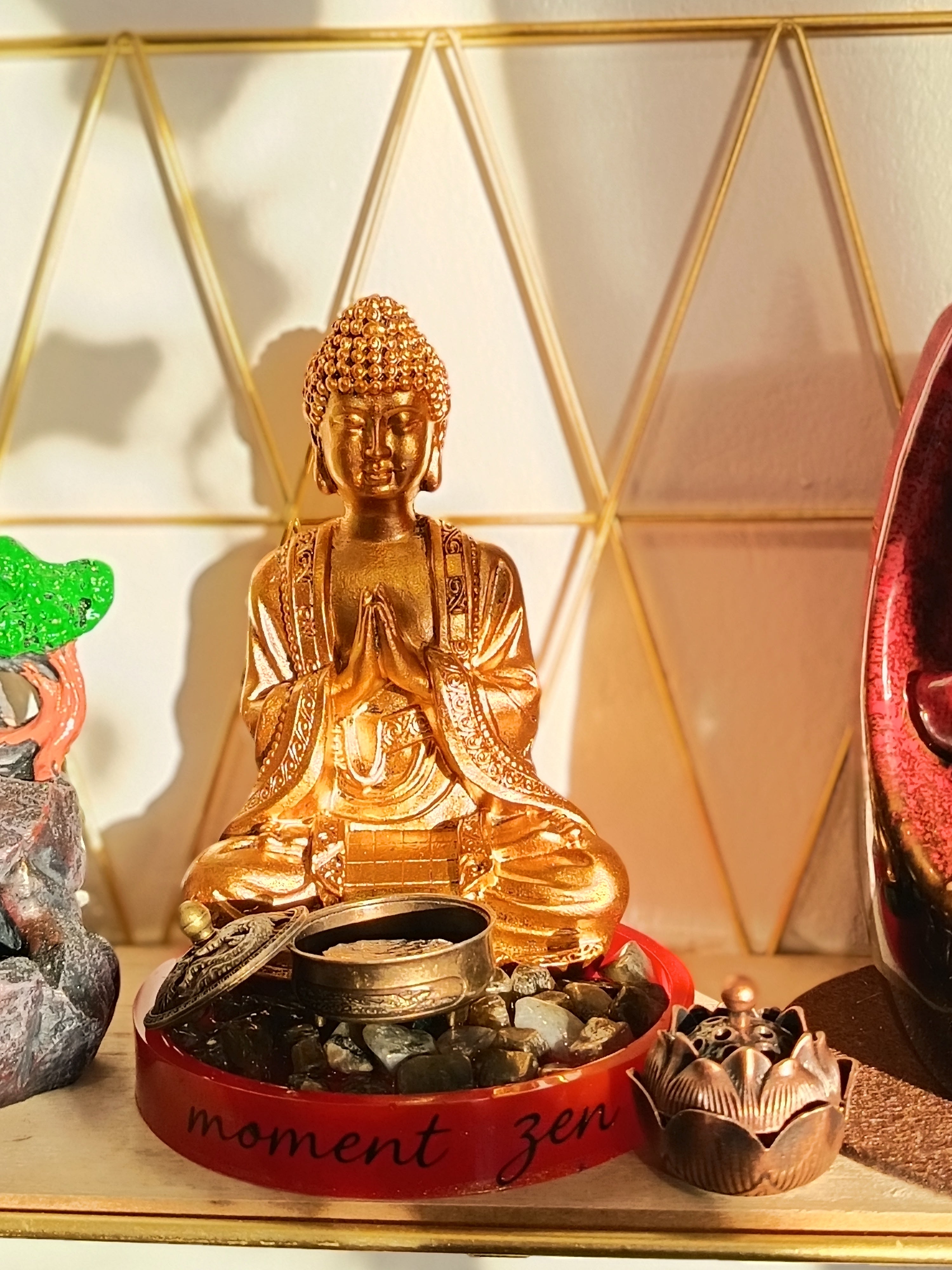 Bouddha Zen Doré avec brûleur d’encens & pierres naturelles – Création artisanale