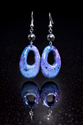💙 Boucles d’oreilles “Nuit Cosmique” – Résine effet galaxie & perles hématite